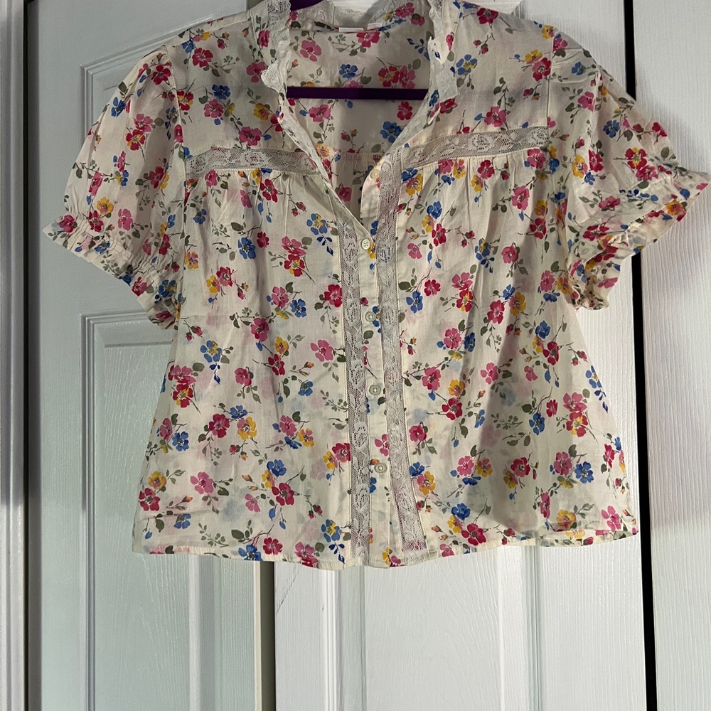 GAP White Mandarin Collar Ruffled Blouse
